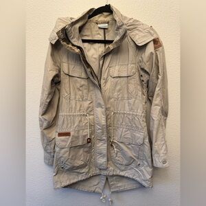 Columbia Jacket - Size S - Cream with Camo